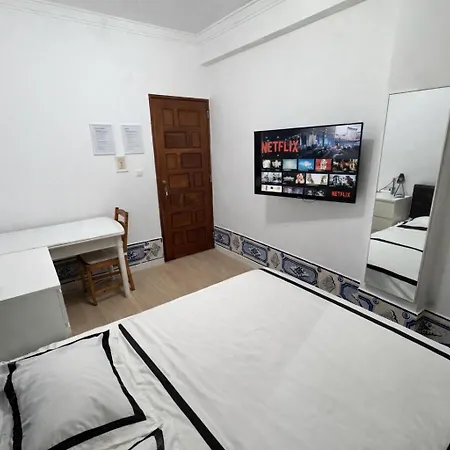 Double Room Near Sintra & Lisbon Homestay *