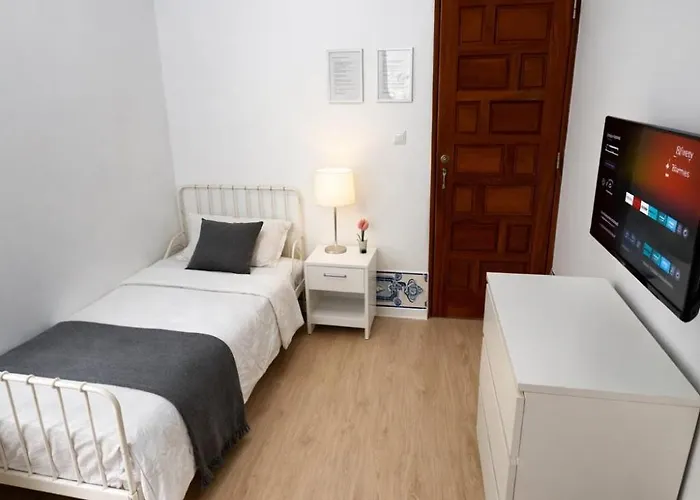 Homestay Single Near Lisbon & Sintra Queluz