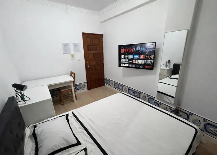 Double Room Near Sintra & Lisbon Homestay *